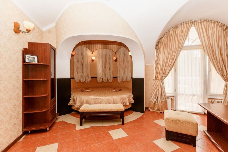 Люкс Семейный 2-местный 2-комнатный (корпус Улучшенный)