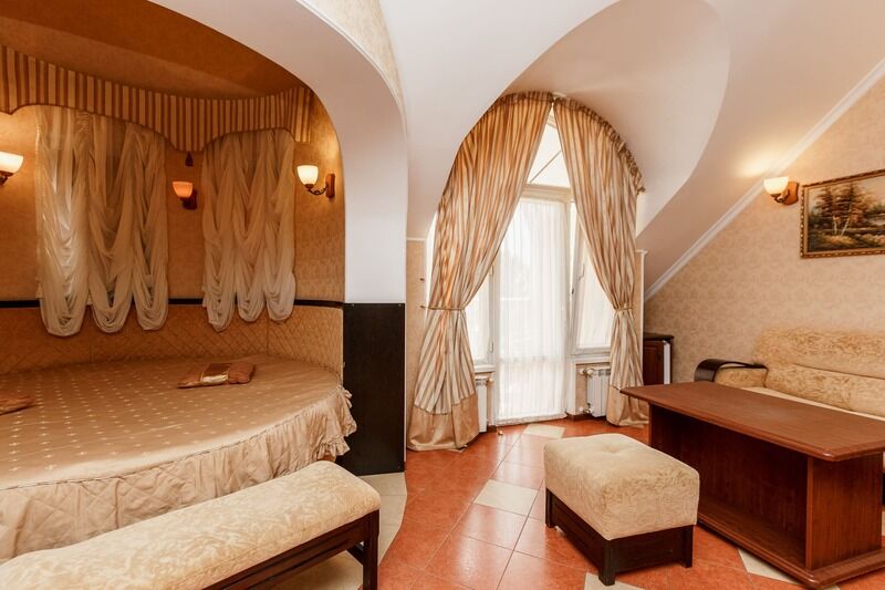 Люкс Семейный 2-местный 2-комнатный (корпус Улучшенный)