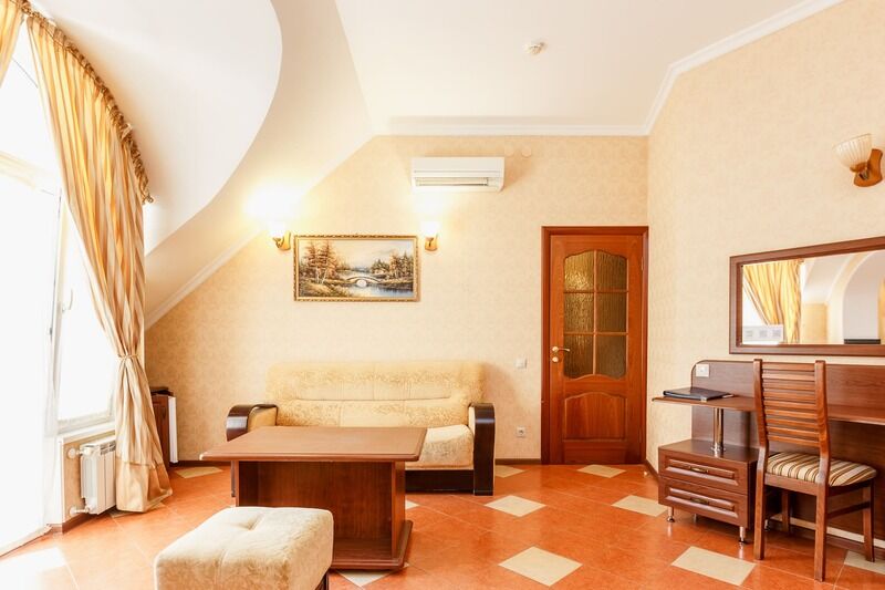 Люкс Семейный 2-местный 2-комнатный (корпус Улучшенный)