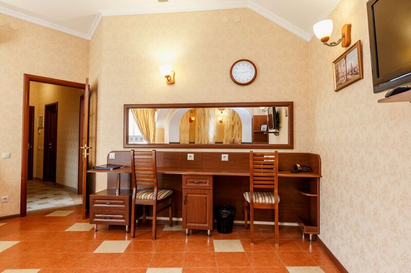 Люкс Семейный 2-местный 2-комнатный (корпус Улучшенный)