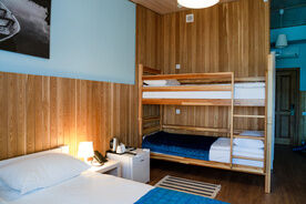 Четырехместный номер с двуспальной и двухъярусной кроватью, Загородный комплекс FishDorf, Полесский