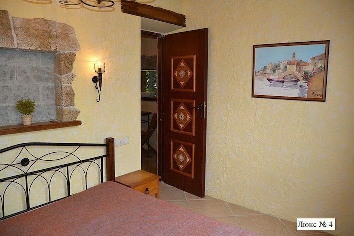 Люкс 4-местный 2-комнатный №4