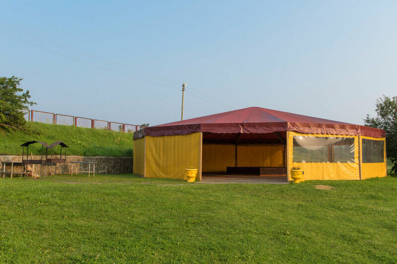 Большая беседка в зоне отдыха