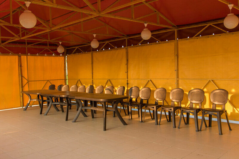 Желтая беседка