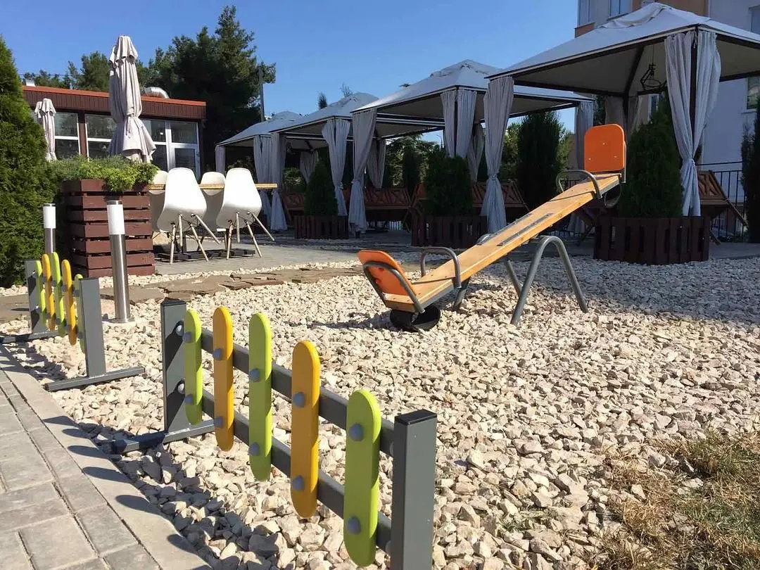 детская площадка и уличное кафе | Moramar, Крым