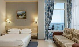 Улучшенный Делюкс с балконом и видом на море, Отель LAZUR BEACH BY STELLAR HOTELS, Адлер