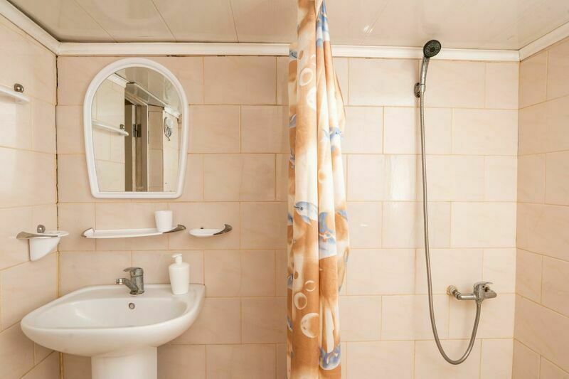 Домик 2-местный каменный (с верандой)