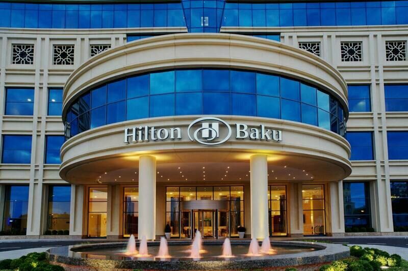 Вход | Hilton Baku, Бакинский экономический округ