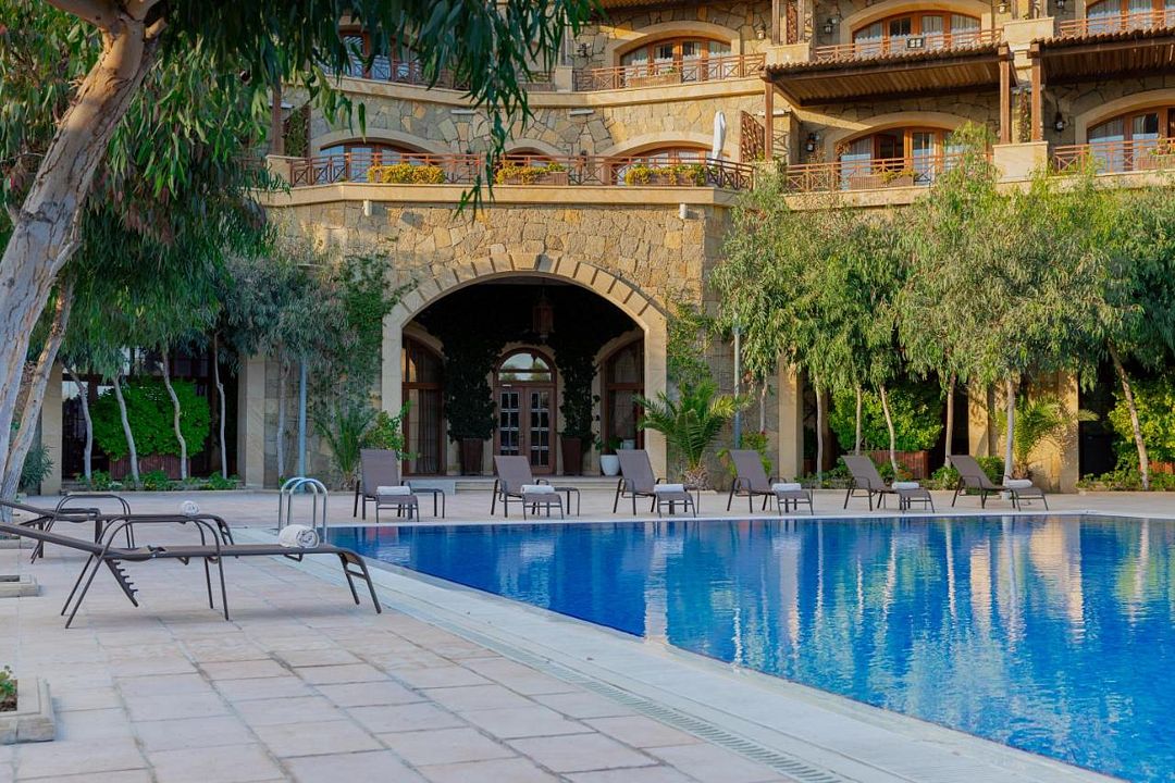 Бассейн с лежаками | Sapphire Marine, Бакинский экономический округ