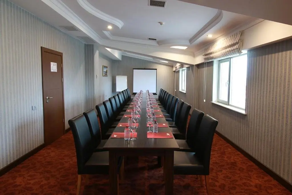 Зал | New Baku Hotel, Бакинский экономический округ
