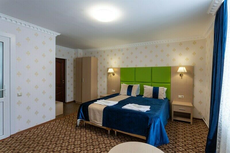 Стандартный 4-местный (с видом на горы)