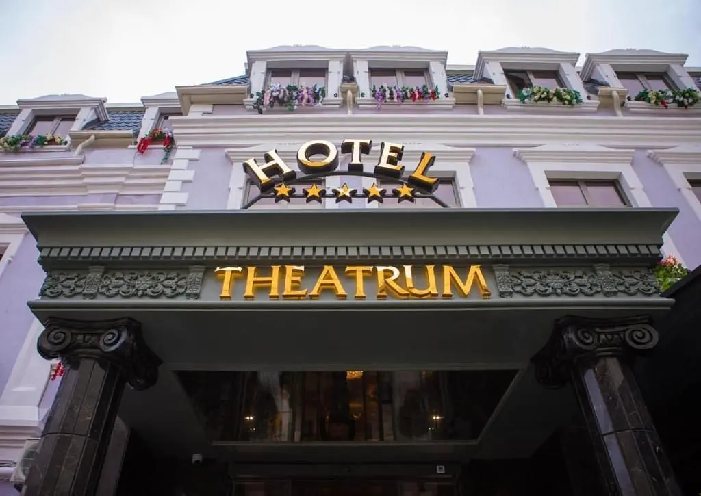 Фасад | Theatrum Hotel, Бакинский экономический округ