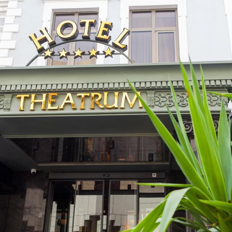 Фасад | Theatrum Hotel, Бакинский экономический округ