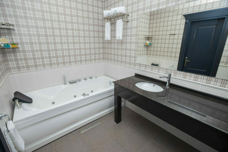 Family 4-местный (с видом на озеро)