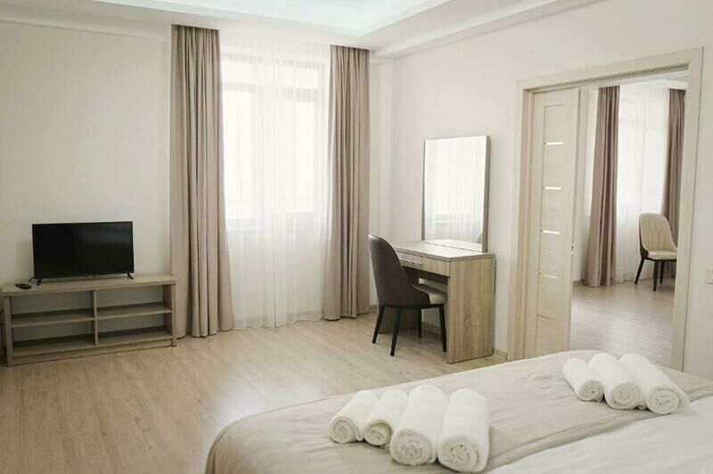 Люкс 4-местный 2-комнатный с джакузи (12)