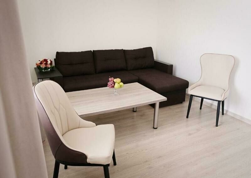 Люкс 4-местный 2-комнатный с джакузи (9)