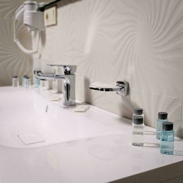 Люкс 4-местный 2-комнатный с джакузи (1)