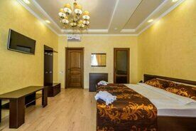 Стандарт Плюс 2-местный 1-комнатный (одна двуспальная кровать), Отель VK Hotel Royal, Алушта
