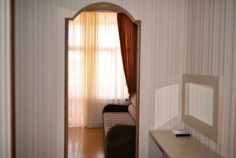 Люкс 3-местный 2-комнатный (с кухней)