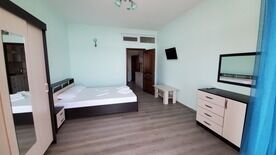 Люкс 4-местный 2-комнатный с отдельным входом и мини-кухней, Апарт-отель Жуковка, Парковое