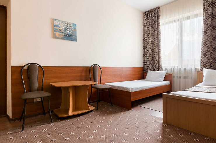 Стандартный 4-местный (вид на горы)