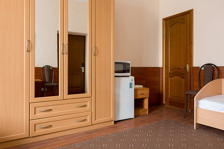 Стандартный 4-местный (вид на горы)