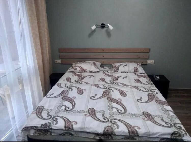 Апартаменты 4-местные Люкс (с балконом)