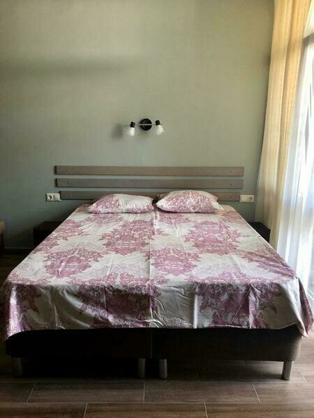 Апартаменты 4-местные Люкс (с балконом)