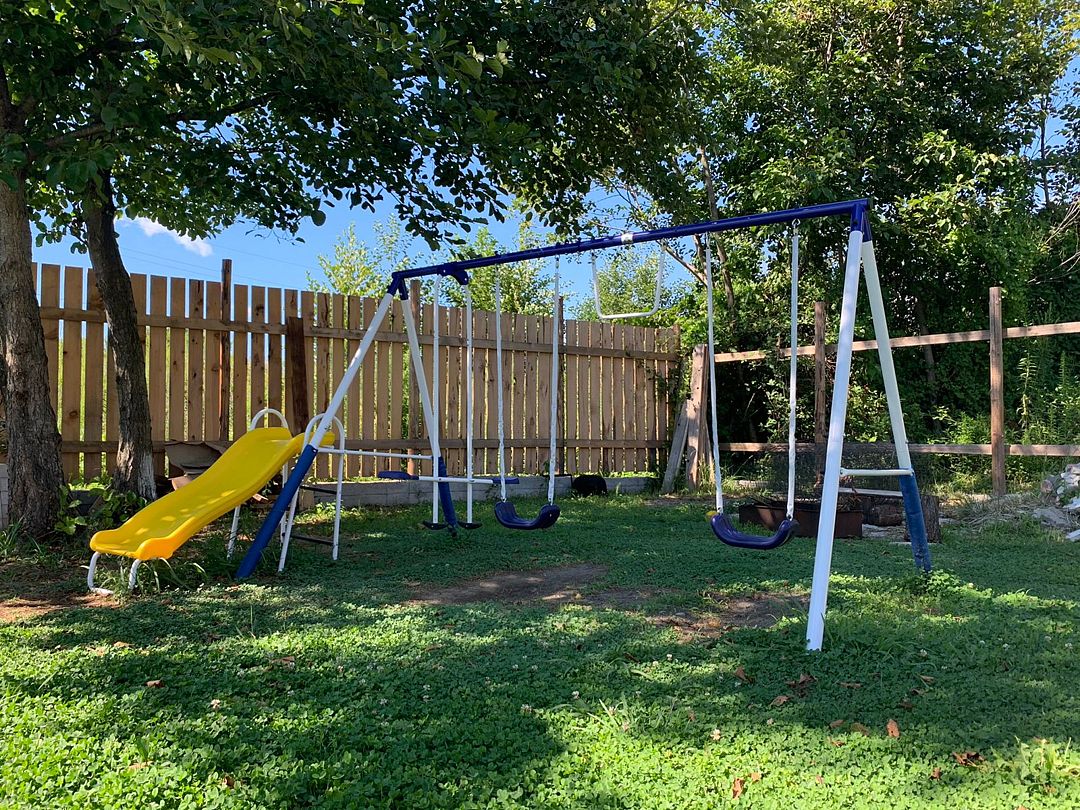 Детская площадка | Аляска, Гагрский район