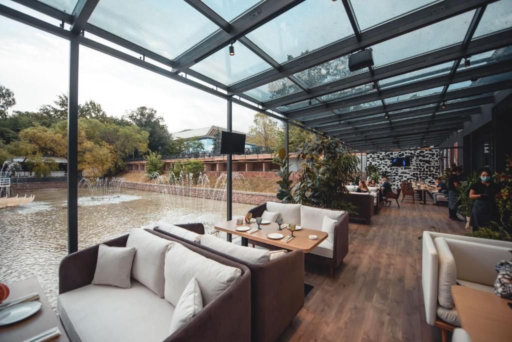 Кафе и рестораны | Kazakhstan Hotel, Алматинская область