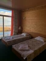 Двуместный номер с раздельными кроватями 2 этаж, Гостиница Панорама (бывш. Sea Side), Белозерск