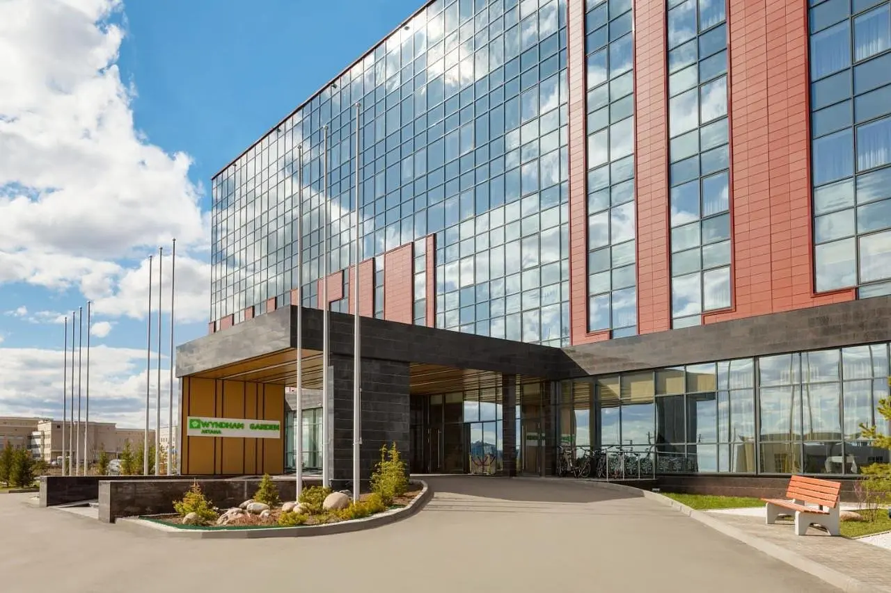 Вход | Wyndham Garden, Акмолинская область