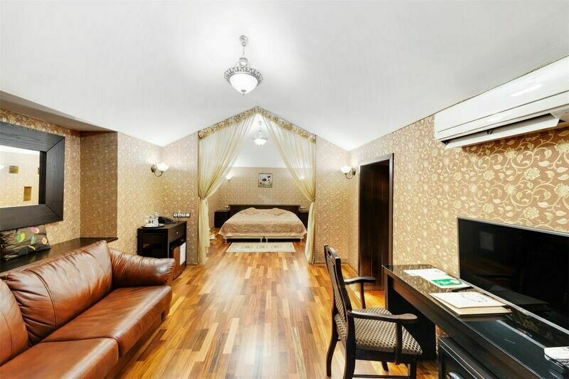 Люкс 2-местный 2-уровневый (бильярд, ванна)