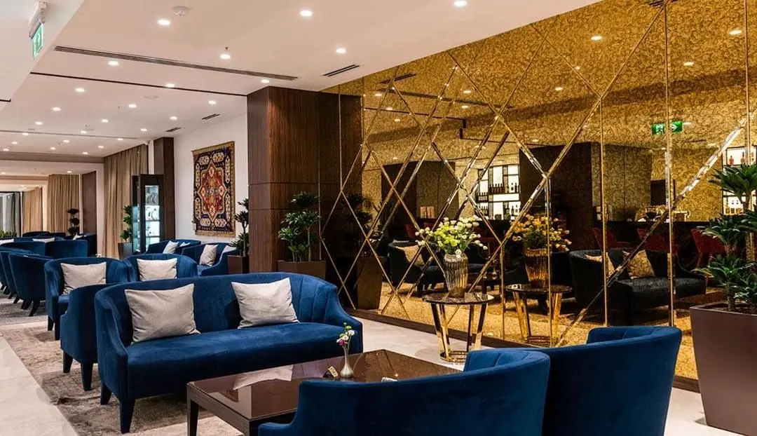 Холл | Ramada by Wyndham Hotel & Suites, Ереван
