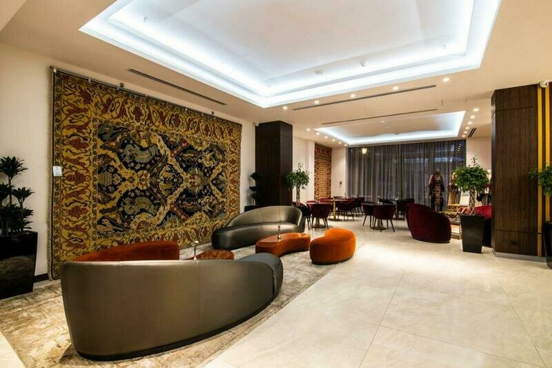 Холл | Ramada by Wyndham Hotel & Suites, Ереван