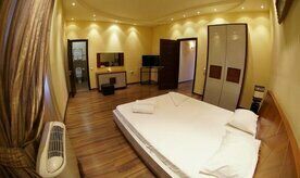 Deluxe 3-мест.(Spa Bath and Sauna), Отель Armenian Village Park Hotel, Ереван