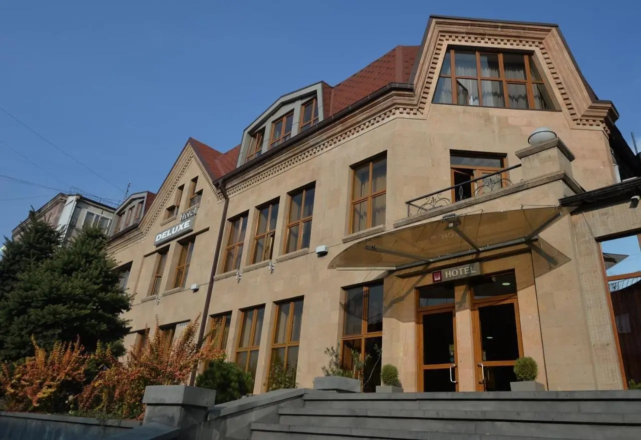 Фасад | Yerevan Deluxe Hotel, Ереван