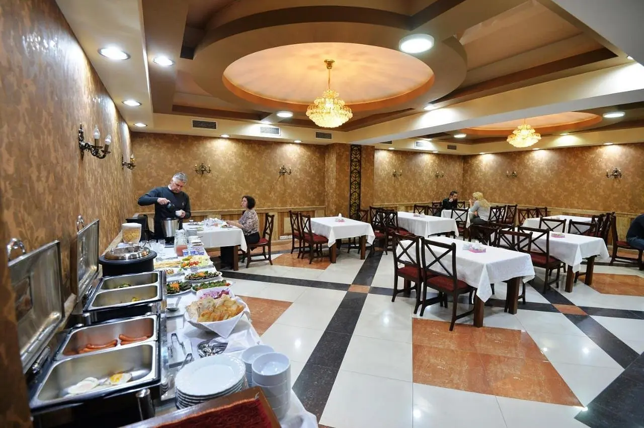 Обеденная зона | Yerevan Deluxe Hotel, Ереван