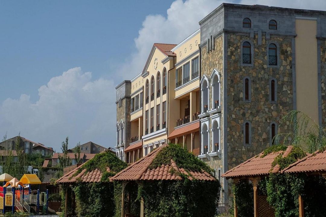 Фасад | Caucasus, Ереван