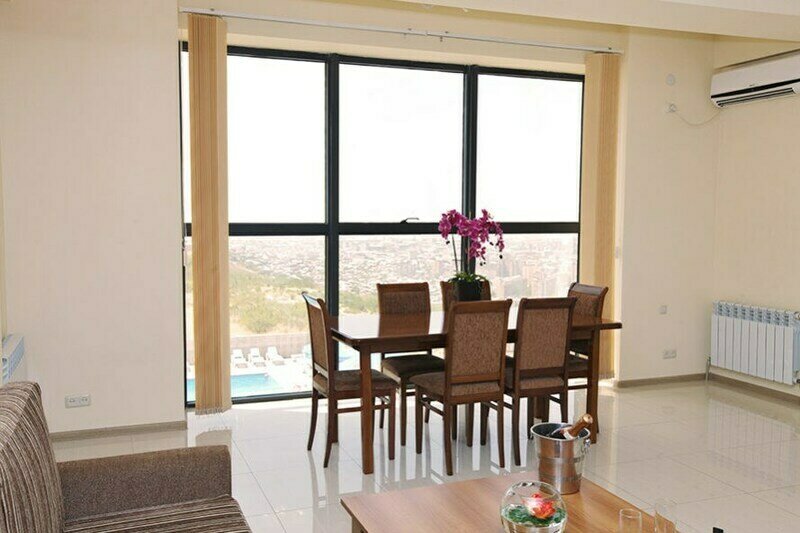 Suite 6-местный (3-комнатный)