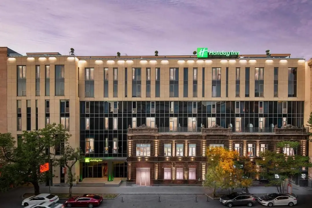 Фасад | Holiday Inn Yerevan Republic Square, Ереван