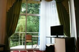 Двухкомнатный семейный с балконом, Отель Travel Hotels Берег, Адлер