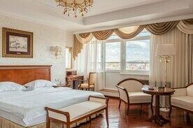 Двухместный люкс Grand двуспальная кровать, Отель Cosmos Petrozavodsk, Петрозаводск
