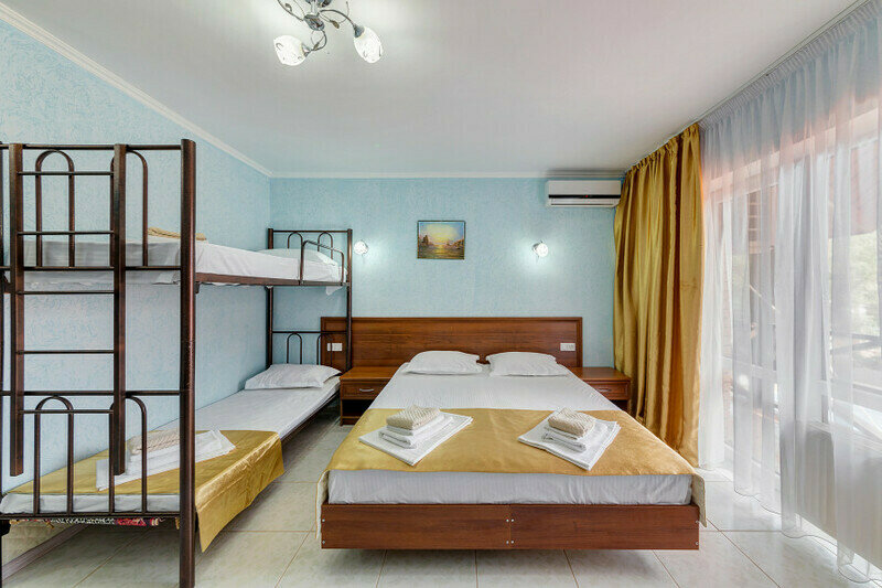 Стандартный 2-местный (с видом на бассейн и балконом)