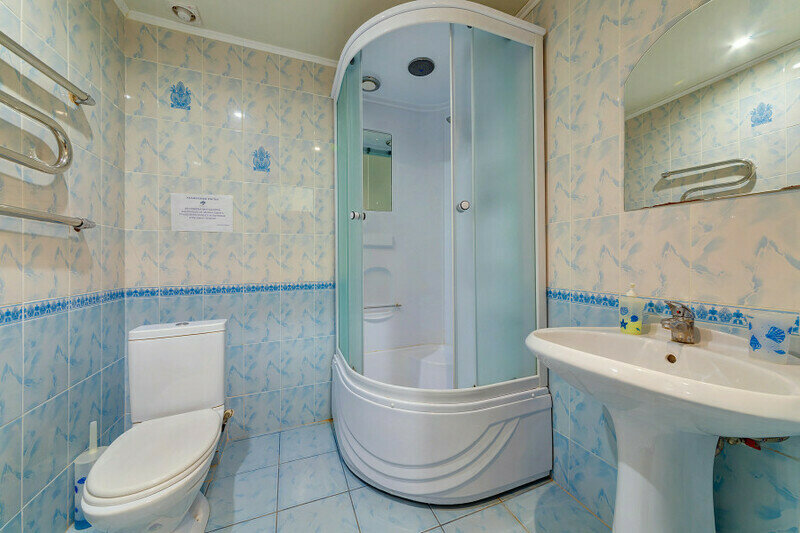 Стандартный 2-местный (с видом на бассейн и балконом)