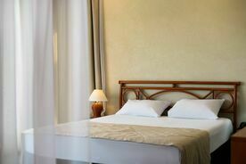 Полулюкс 2-местный 1-комнатный (вилла 1,2,3,5,6,9), СПА-отель More SPA & Resort , Алушта