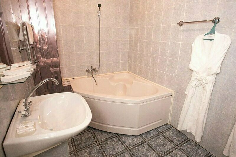 Люкс 4-местный 3-комнатный