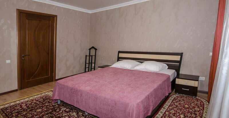 Апартаменты 6-местный 3-комнатный (кв. 1а)