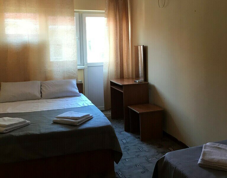 Стандартный 3-местный (двухспальная и односпальная кровати)