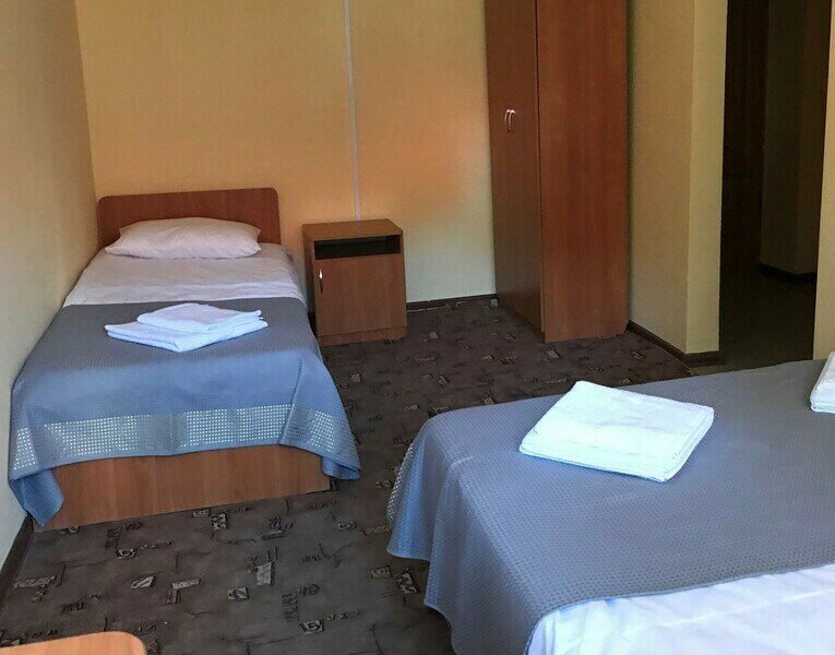 Стандартный 3-местный (двухспальная и односпальная кровати)